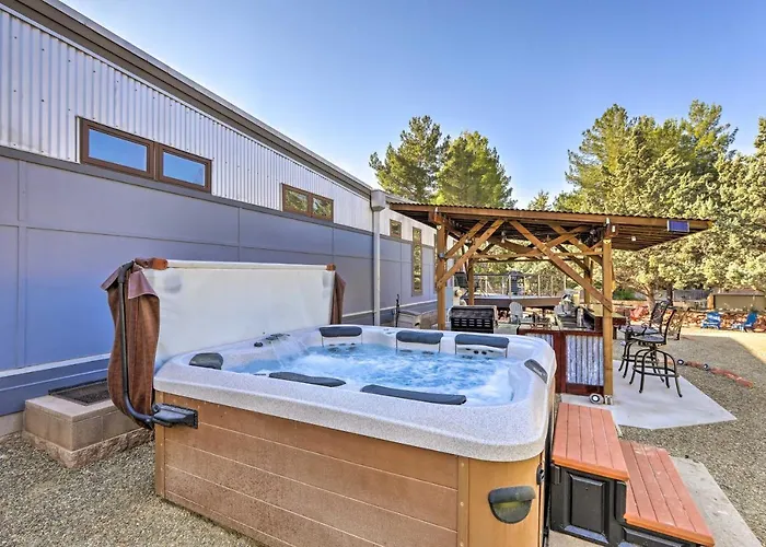 Hot Tub & Fire Pit: Pet-friendly Holiday home