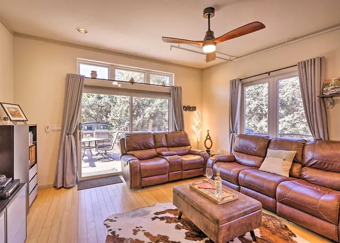Hot Tub & Fire Pit: Pet-friendly *