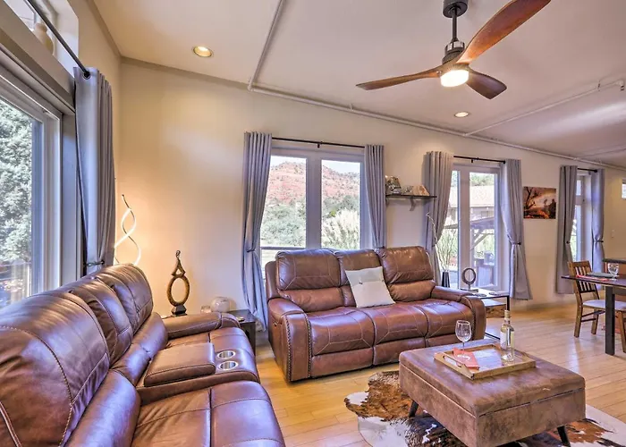 Hot Tub & Fire Pit: Pet-friendly *