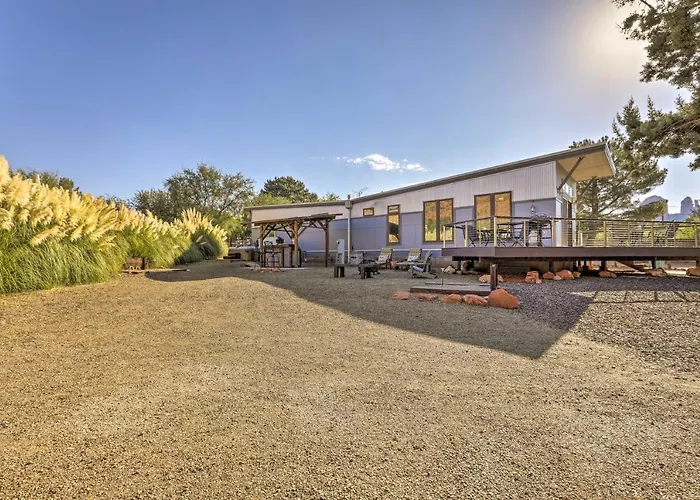 Hot Tub & Fire Pit: Pet-friendly