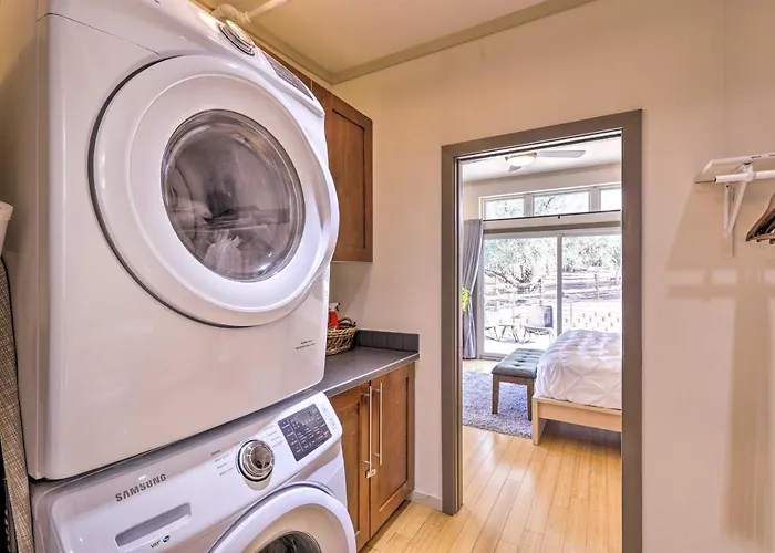 Hot Tub & Fire Pit: Pet-friendly