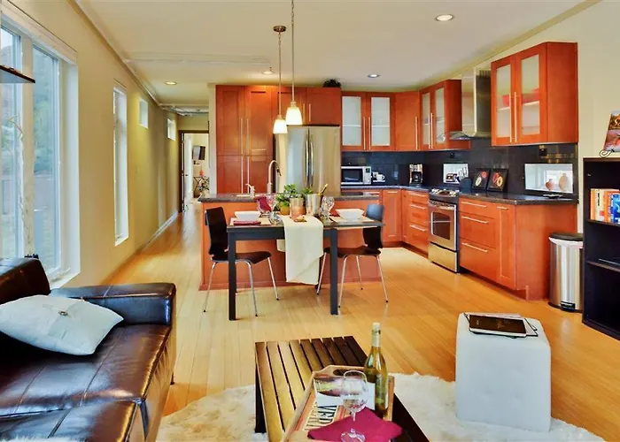Hot Tub & Fire Pit: Pet-friendly *